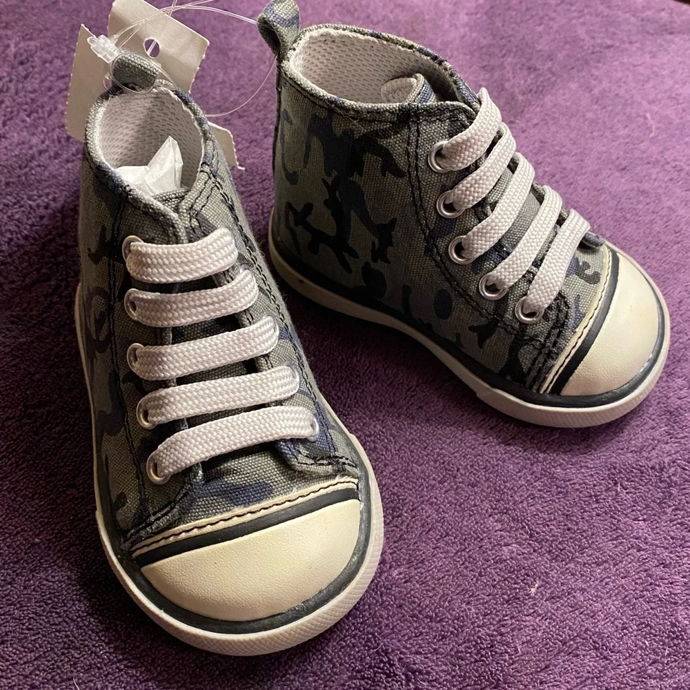 Baby Deer Gray Camo Infant Sneakers Size 3 High Top Walker Shoes